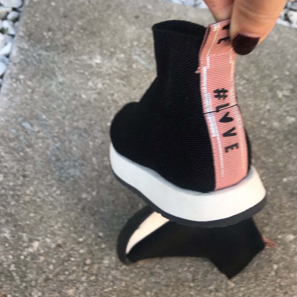 #LOVE Slip on Sneakers Zara Kids size 28 - Picture 2 of 4